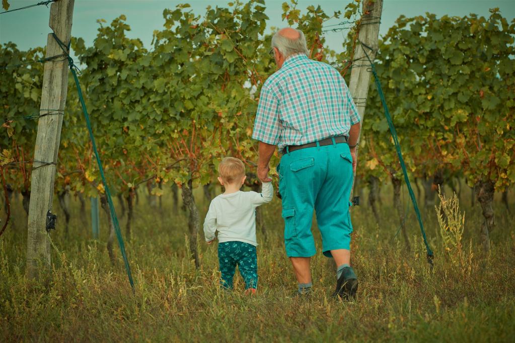Opa mit Enkel